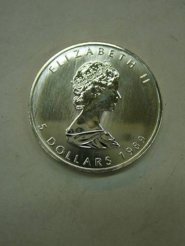 lot 154 image: 1989 Elizabeth ll 5 Dollar .999-1oz Fine Silver