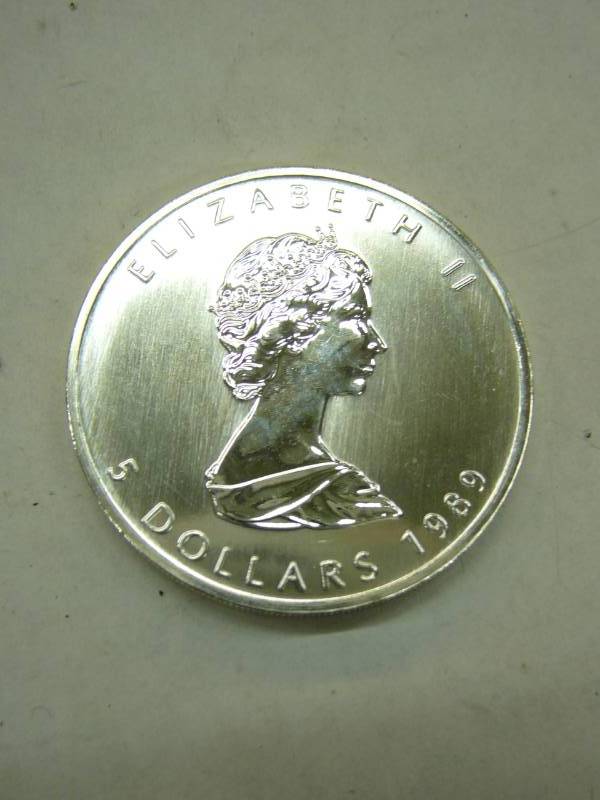 lot 155 image: 1989 Elizabeth ll 5 Dollar .999-1oz Fine Silver