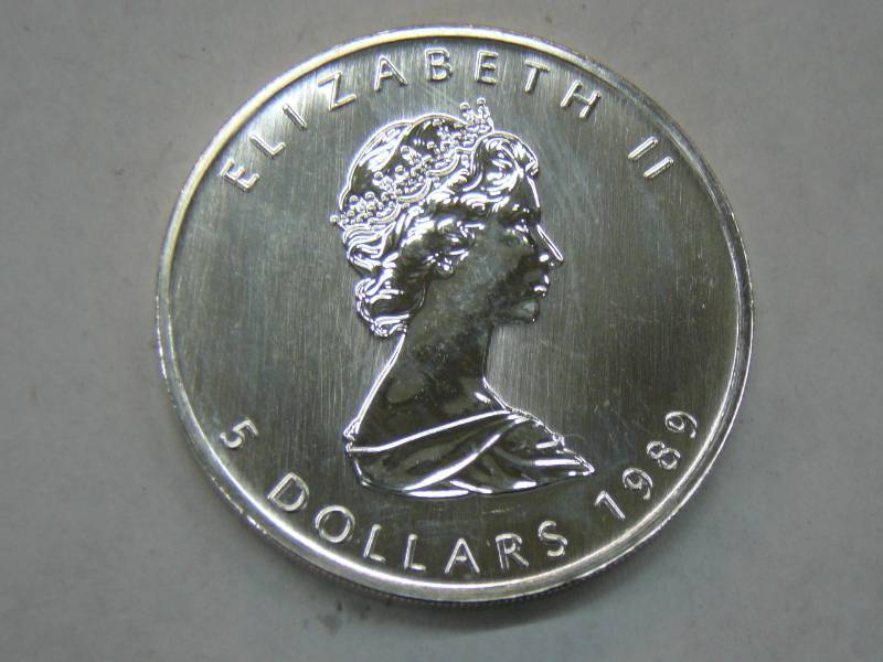 lot 159 image: 1989 Elizabeth ll 5 Dollar .999-1oz Fine Silver