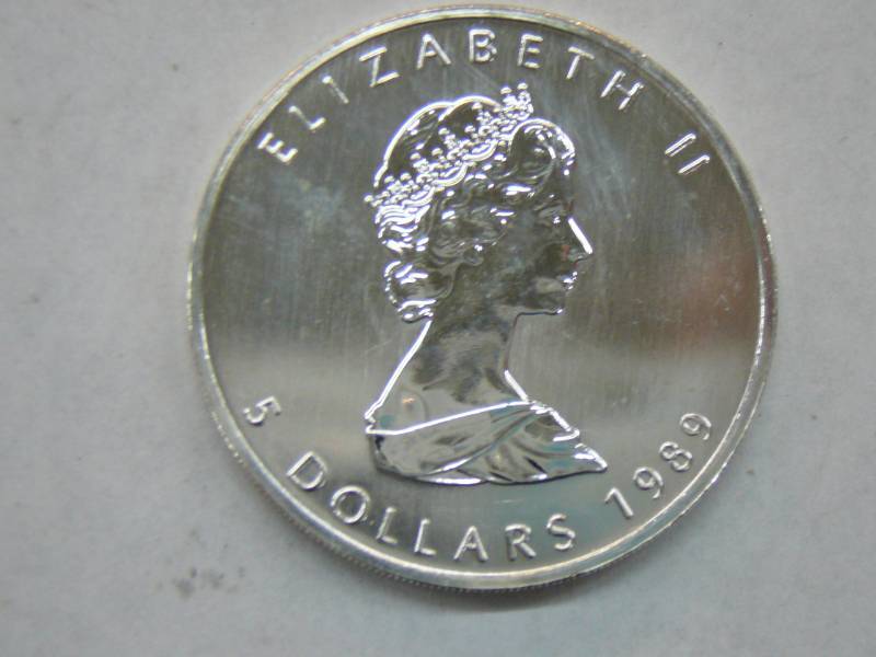 lot 160 image: 1989 Elizabeth ll 5 Dollar .999-1oz Fine Silver