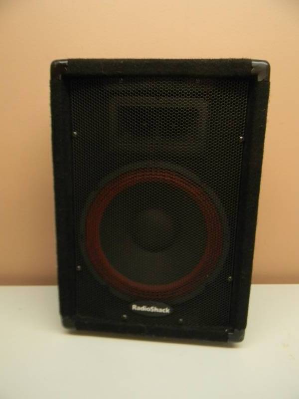 lot 33 image: RADIO SHACK SUBWOOFER - WORKS GREAT - USED - SEE PICTURES