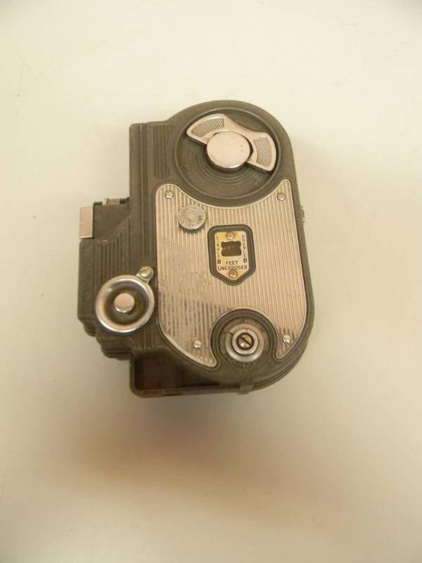 lot 39 image: CINEMASTER MINI MOVIE CAMERA (OLD) FOR DISPLAY - SEE PICTURES
