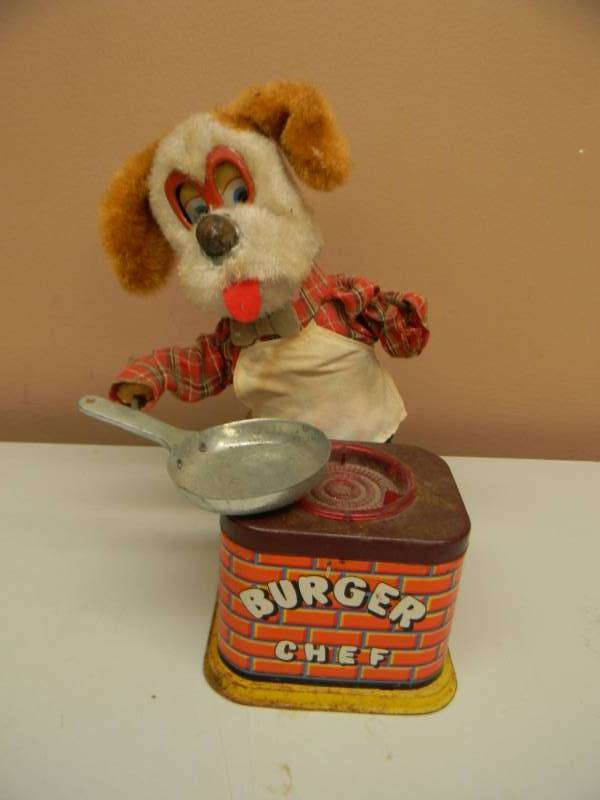 lot 63 image: JAPANESE TIN TOY - BURGER CHEF THE DOG IS COOKIN - SEE PICTURES