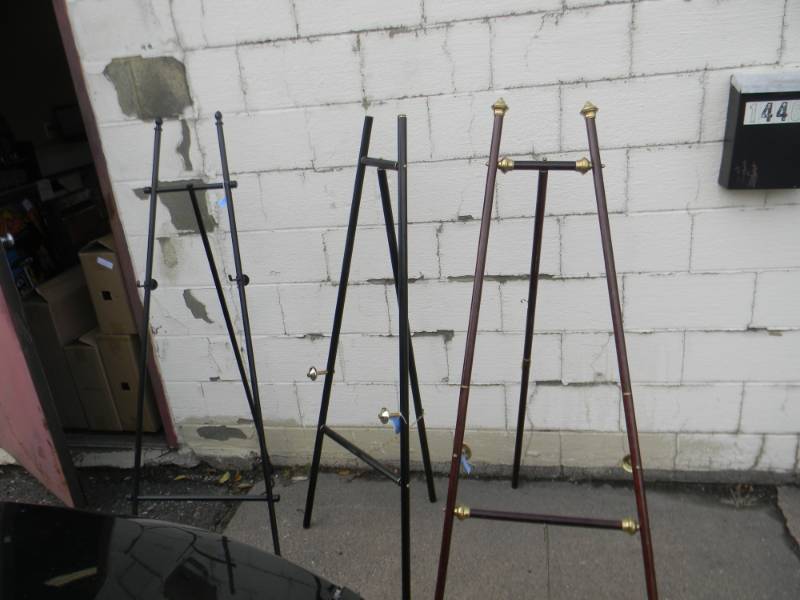 lot 15 image: 3 ART EASELS - USED - SEE PICTURES