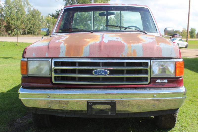 lot 4210 image: 1989 Ford F150 Custom 4x4 - Manual Transmission -