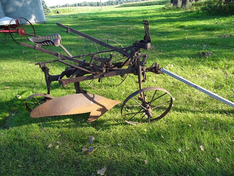 lot 5 image: Emerson W494 sulky plow