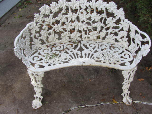 lot 4 image: Cast Yard Bench