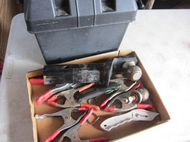 lot 37 image: Receiver Hitch, Balls, Knives