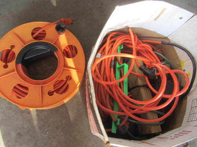 lot 36 image: Power Cords, Timer