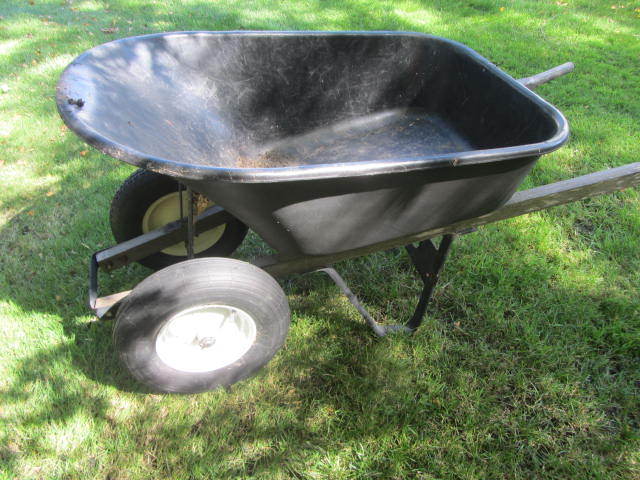 lot 12 image: Wheelbarrow