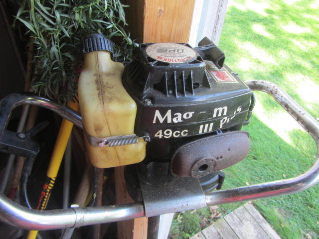 lot 51 image: Magnum Gas Ice Auger