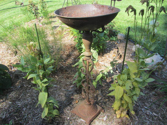 lot 49 image: Metal Bird Bath