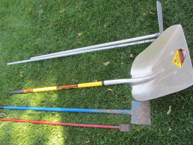 lot 71 image: Roof Rake, Chisel, Scoop