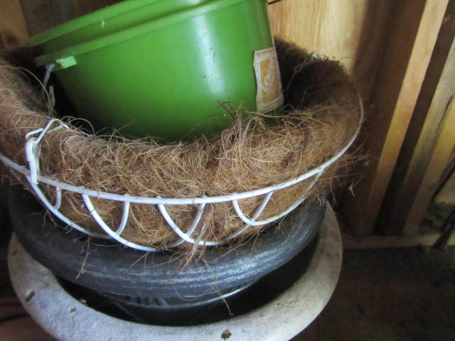 lot 76 image: Planters, Basket