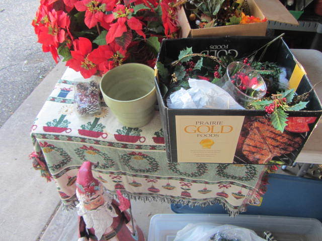lot 96 image: Christmas Decorations