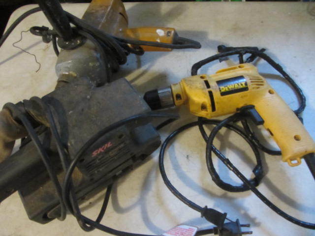 lot 19 image: Skil Sander, DeWalt Drill