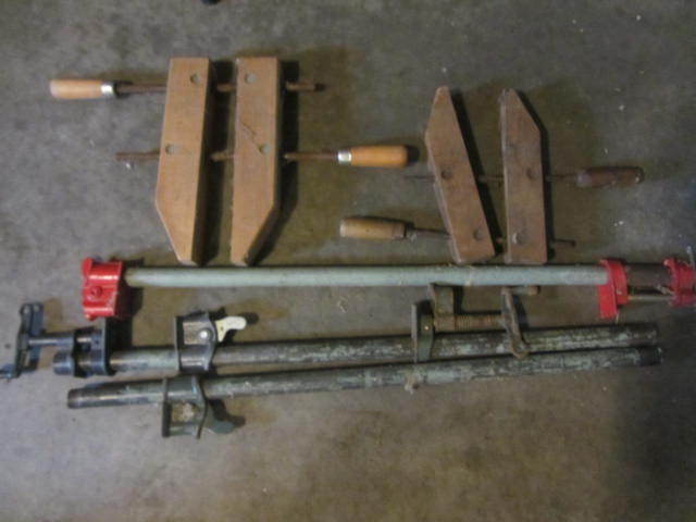 lot 24 image: Wood & Pipe Clamps