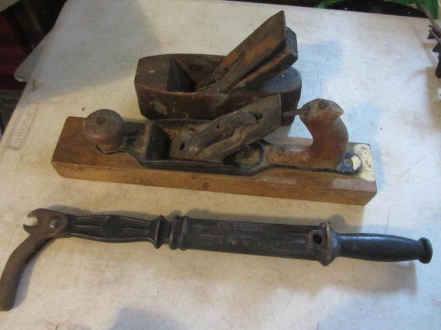 lot 27 image: Vintage Nail Puller, Block Planes
