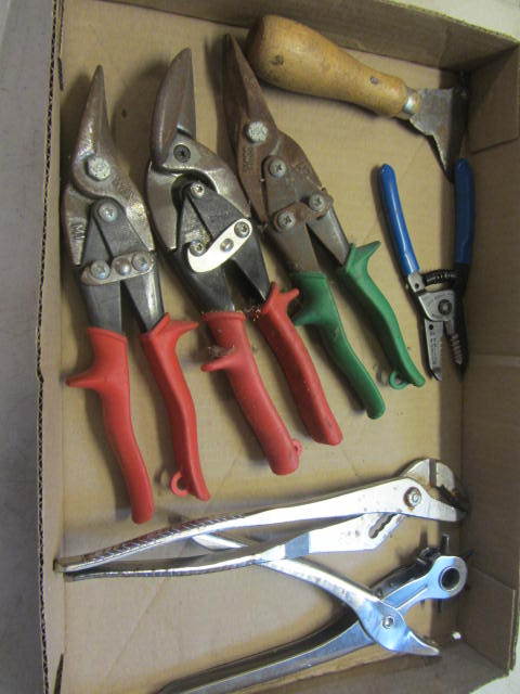 lot 29 image: Wiss Cutters, Tools