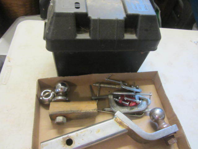 lot 33 image: Receiver Hitch, Balls, Clamps