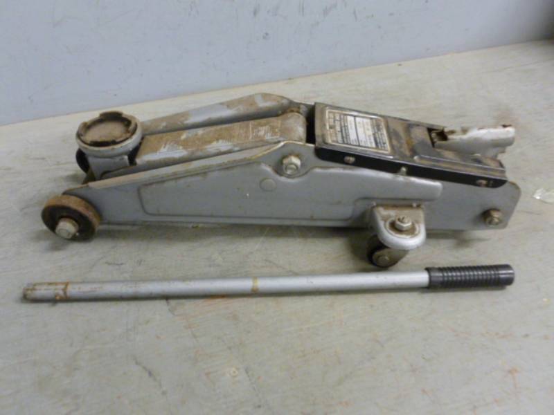 Hydraulic Floor Jack