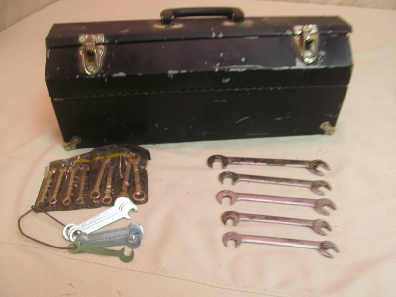 Vintage metal tool box w wrenches