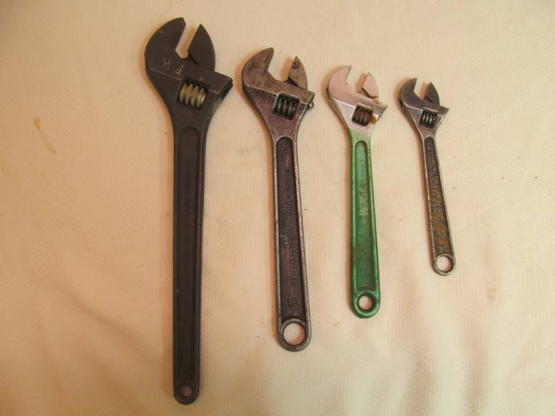 Diamond tool adjustable wrenches