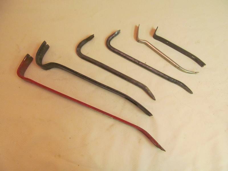 Flat pry bars