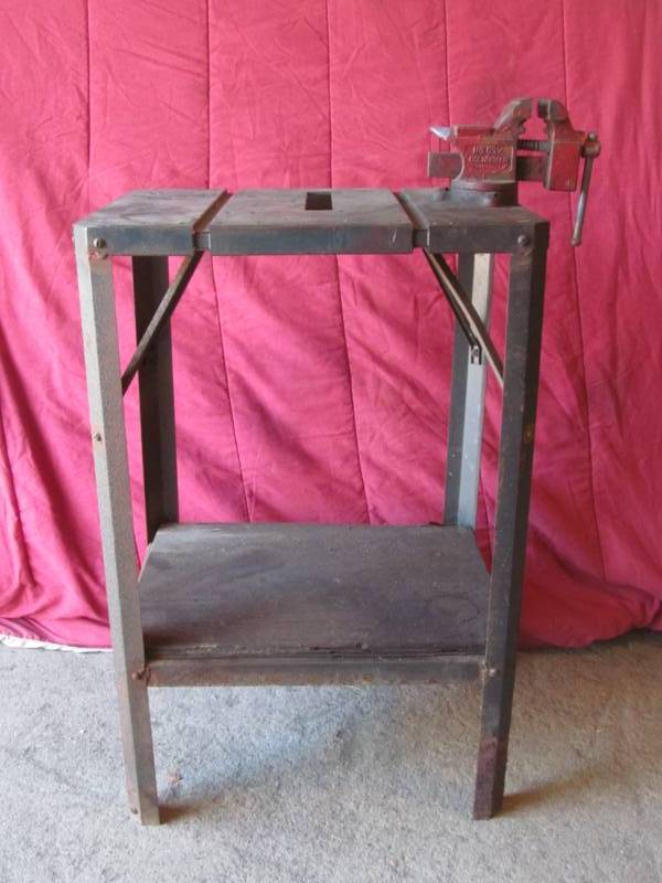 Metal work bench w vise