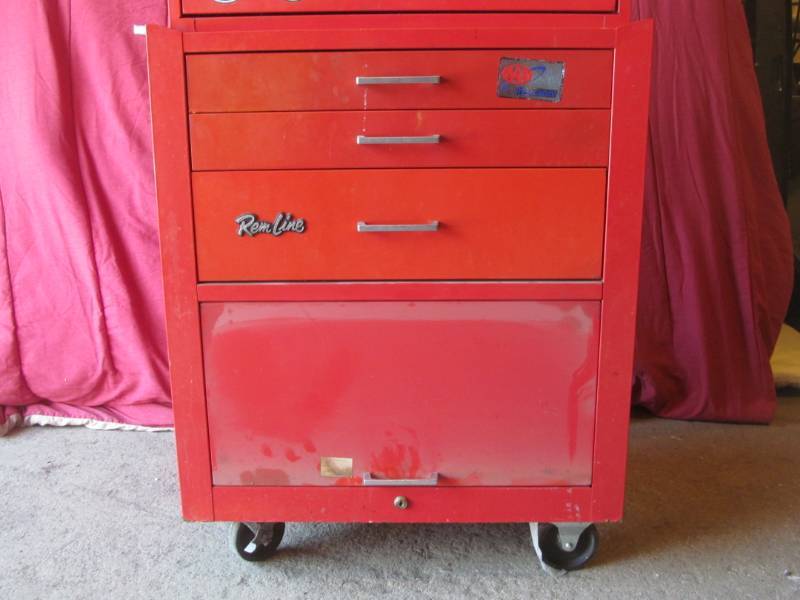 Roller tool cabinet