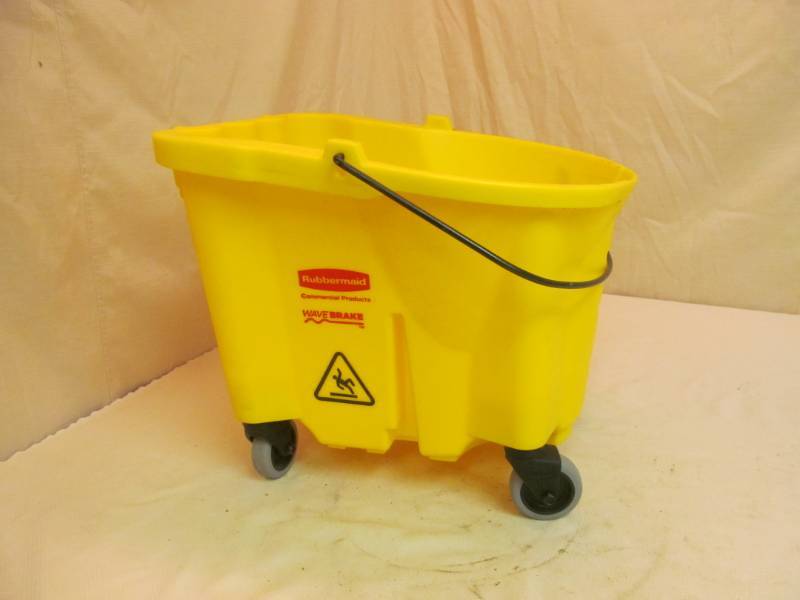 Rubbermaid mop bucket