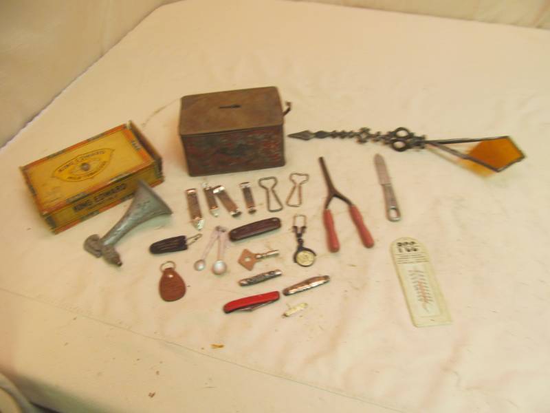 Large group of vintage items