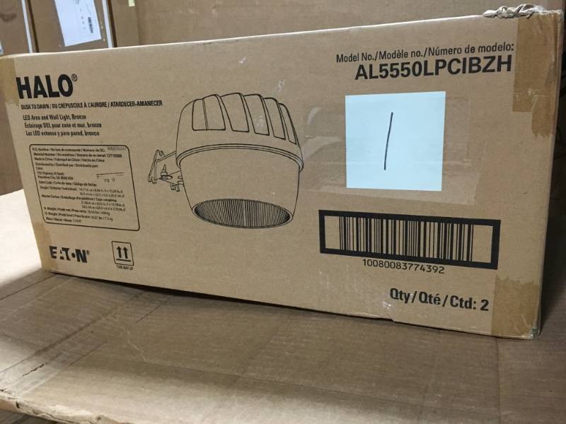 lot 1 image: Halo Bronze Outdoor Integrated LED Area Dusk to Dawn Security Light with Photocell Sensor, 5500 Lumens, 5000K Daylight in good condition