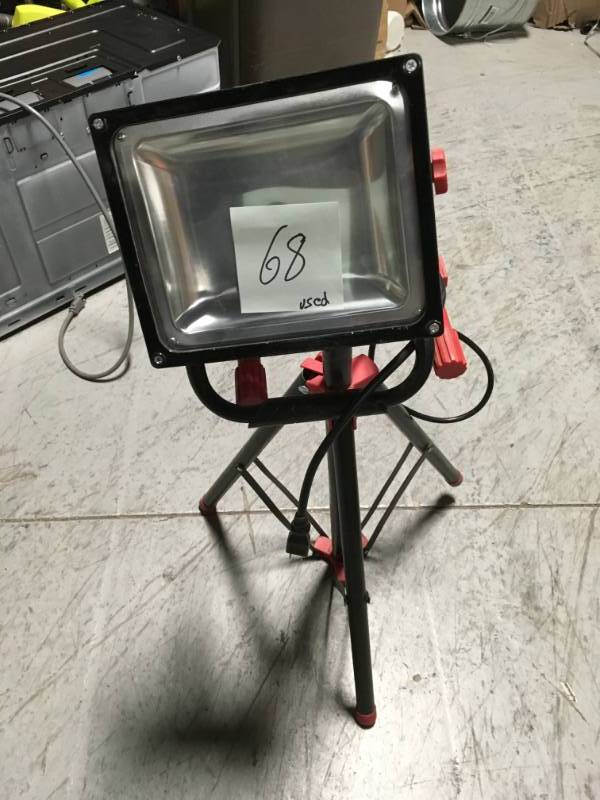 lot 68 image: Husky LED Utility Lamp with Tripod USED