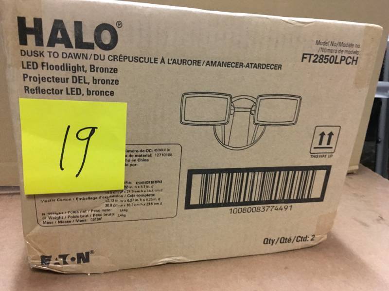 lot 19 image: Halo Bronze Outdoor Integrated LED Security Flood Light with Dusk to Dawn Photocell Sensor, 5000K Daylight not used