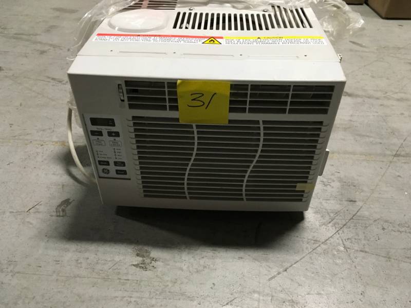lot 31 image: GE 6,000 BTU 115-Volt Electronic Room Window Air Conditioner SEE PHOTO DAMAGE