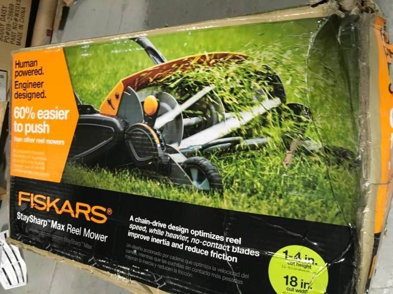 lot 37 image: Fiskars 18 in. Cut Manual Push Non-Electric Walk Behind Reel Mower in good condition