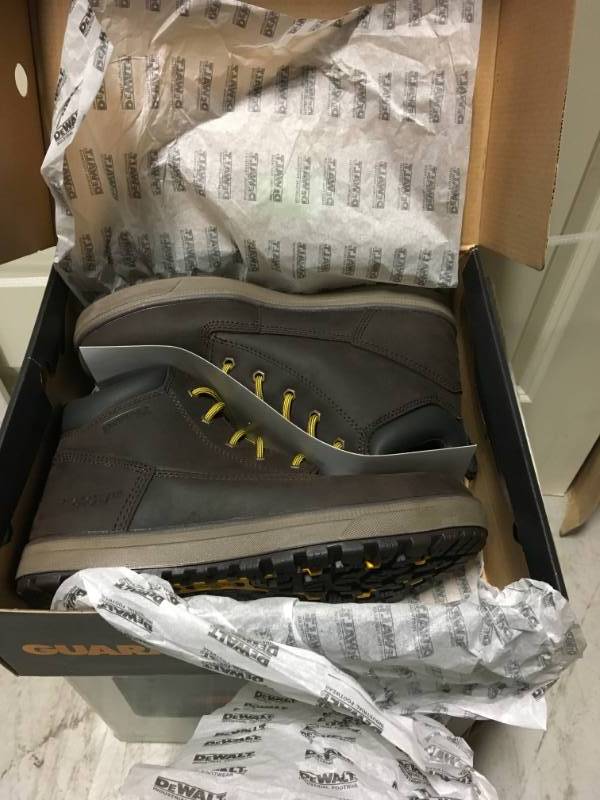 lot 59 image: DEWALT Helix Mens Size 10.5 Leather Steel Toe 6 in. Work Boot not used