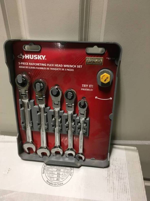 lot 73 image: Husky Metric Flex Ratcheting Combination Wrench Set (5-Piece) in good condition