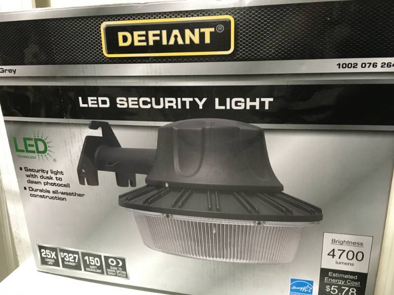 lot 7 image: Defiant WallPole Mount Area Light Outdoor LED with Dusk to Dawn Control not used
