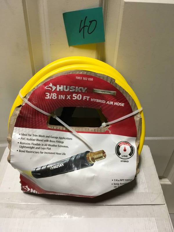 lot 40 image: Husky 38 in. x 50 ft. Hybrid Air Hose in good condition