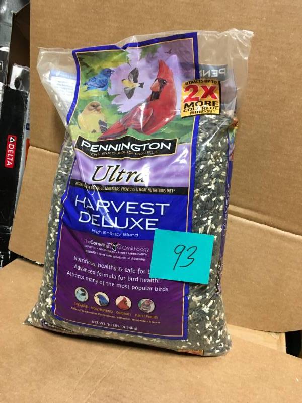 lot 93 image: Pennington 10-lb Bird Food Bag (Black Oil Sunflower) 2149601787 in good condition
