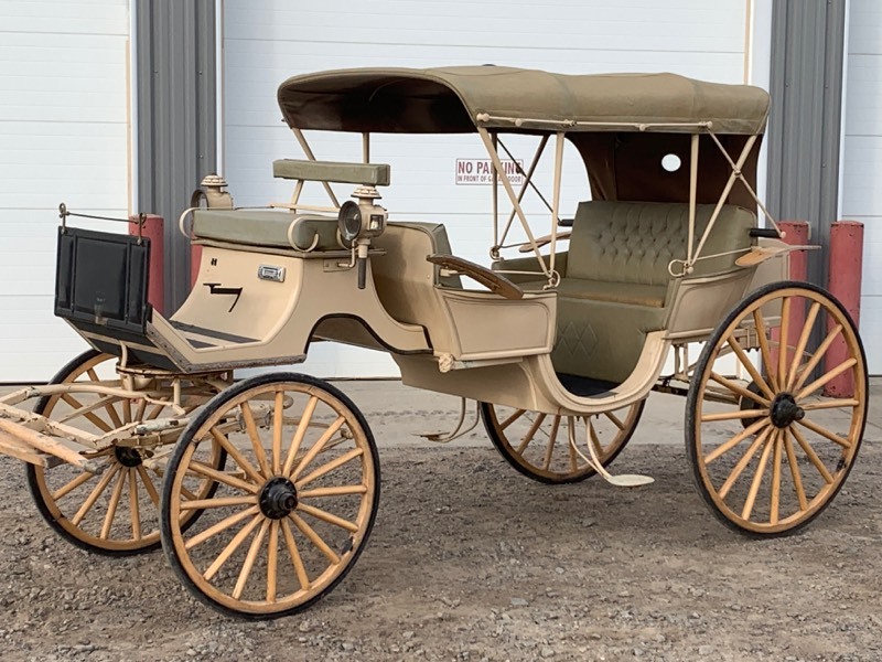 lot 1 image: Justin Carriage Horse-Drawn Carriage  Buggy