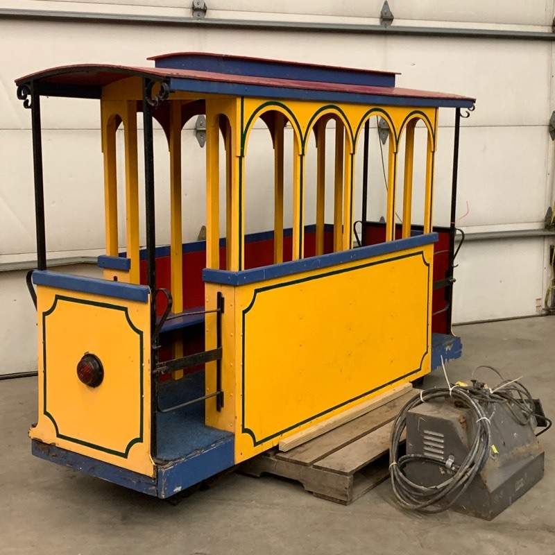 lot 2 image: Vintage Howard Model 314 Electric Trolley Rail-Car Ride