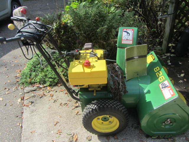 lot 6 image: John Deere 826 Snowblower