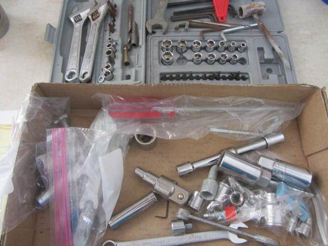 lot 17 image: Mechanics Tools