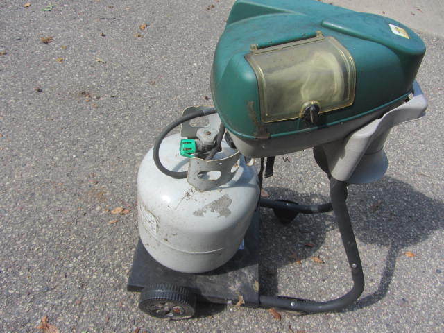 lot 21 image: Mosquito Magnet