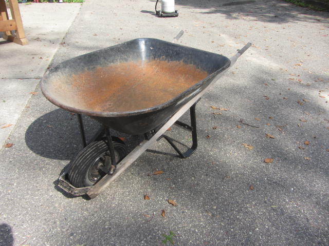 lot 22 image: Wheelbarrow