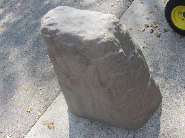 lot 23 image: Fake Rock