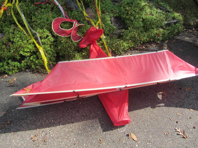 lot 24 image: Airplane Kite